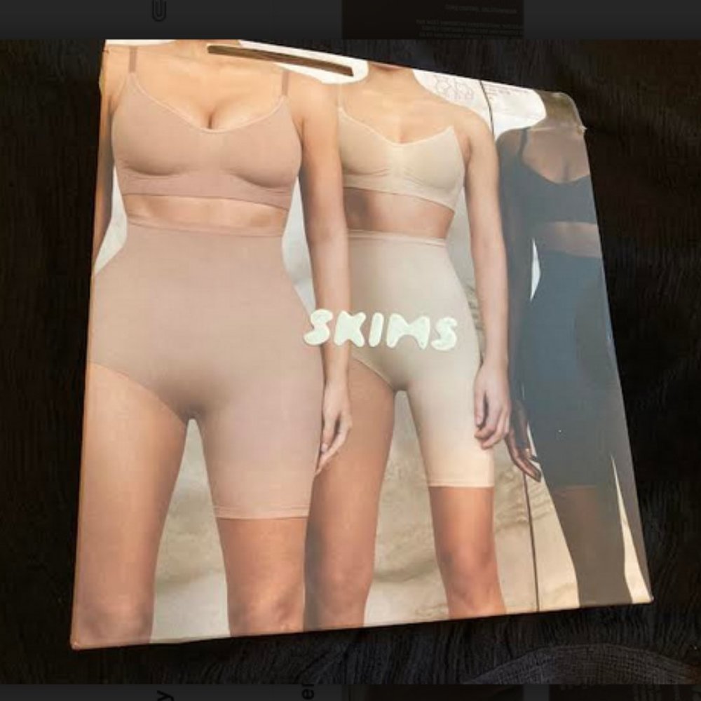 NWT Skims The Solution Short #1 (left leg exposed) sz S/M